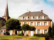 Pfarrhaus zu Widdersdorf. Die Pfarrei war einst der Abtei Brauweiler inkorporiert. 